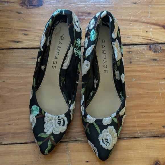 Elegant pumps with floral embroidery - Picture 3 of 5